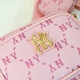  2455 - HÀNG CHÍNH HÃNG - TÚI ĐEO CHÉO NỮ MLB MONOGGRAM JACQUARD NEW YORK YANKEES - HỒNG - CODE: 7ACRMDA4  50PKL 