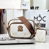  2456 - HÀNG CHÍNH HÃNG - TÚI ĐEO CHÉO NỮ MLB MONOGGRAM JACQUARD NEW YORK YANKEES - TRẮNG VIỀN NÂU - CODE: 7ACRMDA4 50WHT 