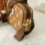  2460 - HÀNG CHÍNH HÃNG - TÚI ĐEO CHÉO MLB BIG B MONOGGRAM DIA BOSTON - BE NÂU - CODE: 7ACRM084N 43CAS 