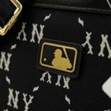  2461 - HÀNG CHÍNH HÃNG - BALO MLB JQD DIA MONOGRAM NY YANKEES - ĐEN LOGO GOLD - CODE: 7ABKMD74N 50BKS 