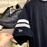  2481 - HÀNG CHÍNH HÃNG - ÁO THUN NEW ERA  - RAIDER TAY KẺ SỌC - ĐEN - CODE: 13356296 