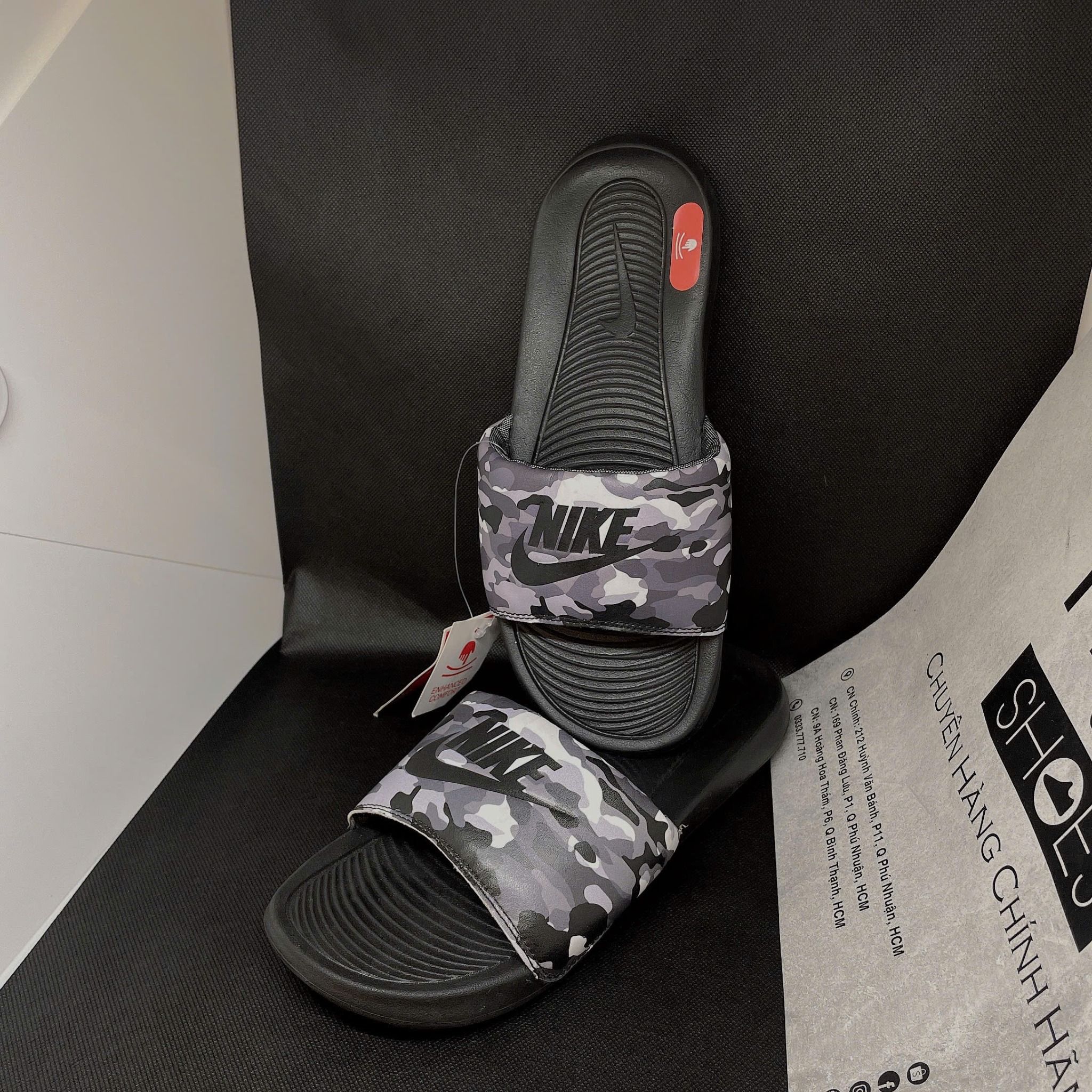  2513 - HÀNG CHÍNH HÃNG - DÉP NIKE VICTORI ONE CAMO - ĐEN/XÁM - CODE: 343880 026 