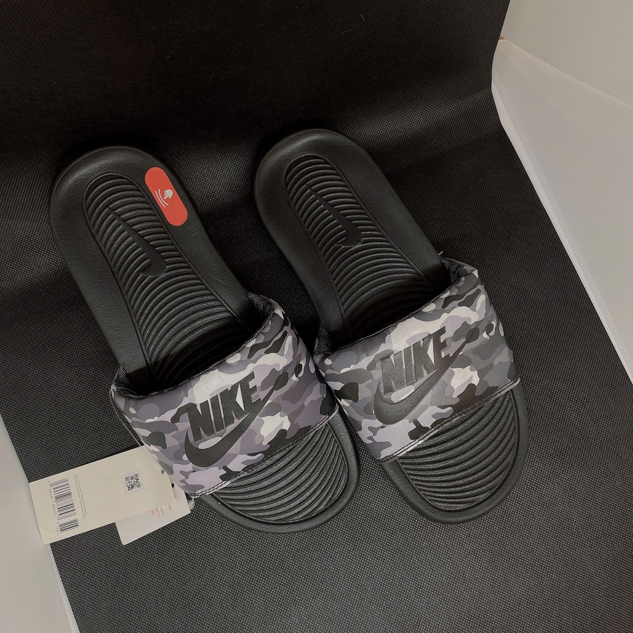  2513 - HÀNG CHÍNH HÃNG - DÉP NIKE VICTORI ONE CAMO - ĐEN/XÁM - CODE: 343880 026 