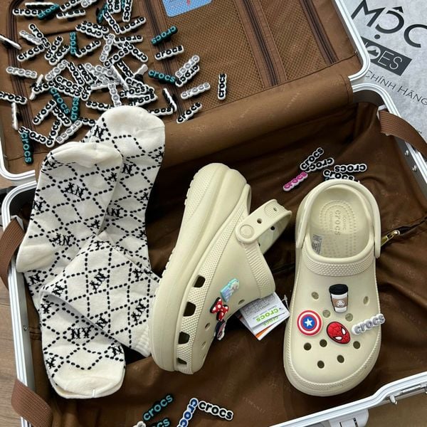  1376 - HÀNG CHÍNH HÃNG - GIÀY CLOG UNISEX CROCS CRUSH CLASSIC *ĐẾ CAO* - KEM - CODE : 207521-2Y2 