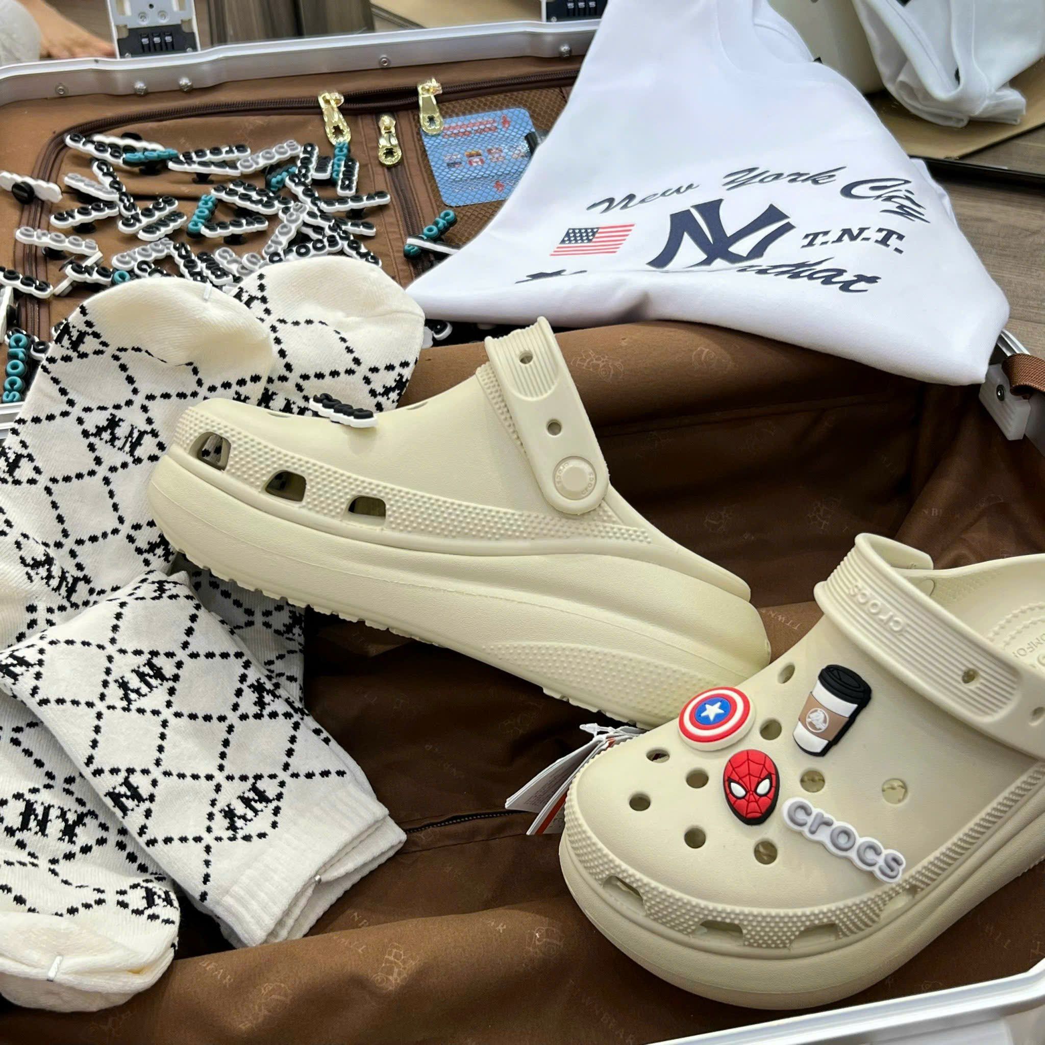  1376 - HÀNG CHÍNH HÃNG - GIÀY CLOG UNISEX CROCS CRUSH CLASSIC *ĐẾ CAO* - KEM - CODE : 207521-2Y2 