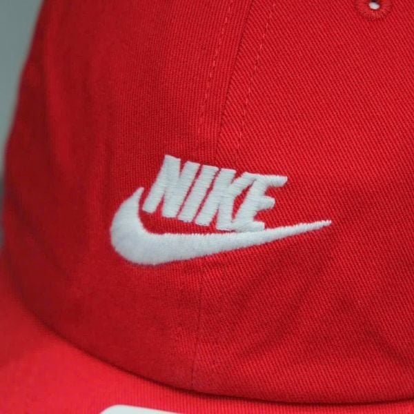  2667 - HÀNG CHÍNH HÃNG - MŨ - NÓN NIKE ĐỎ - SWOOSH TRẮNG 