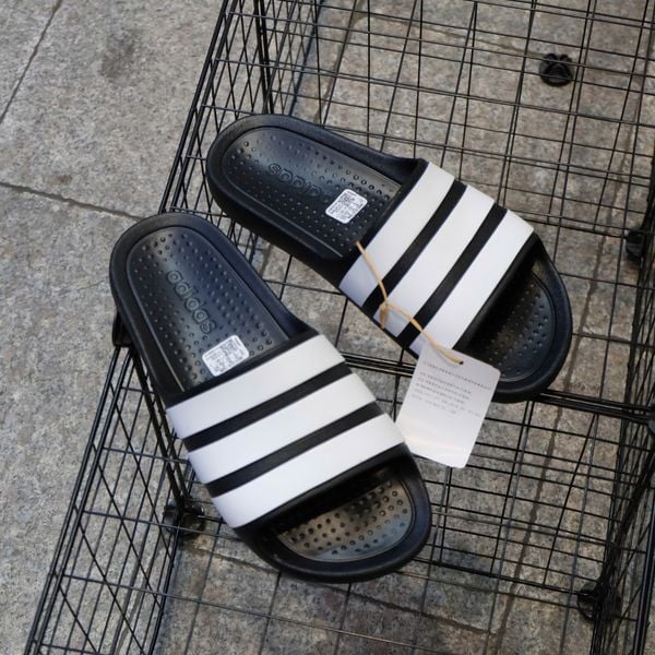  2659 - HÀNG CHÍNH HÃNG - DÉP ADIDAS FLOW - ĐEN SỌC TRẮNG - Code: IF4134 