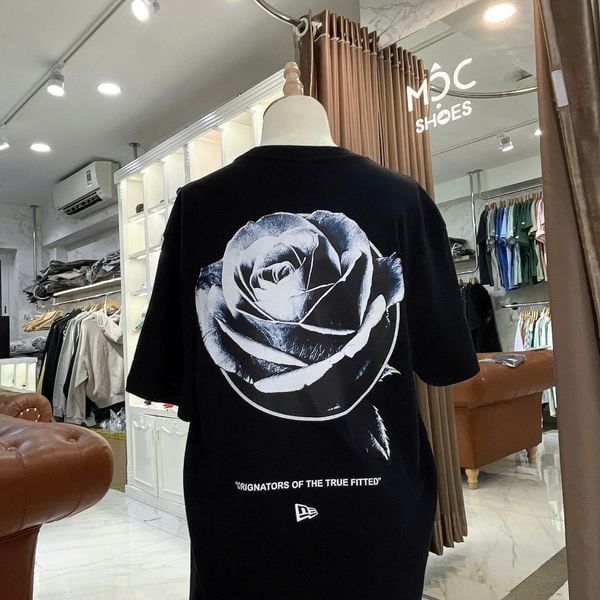  2652 - HÀNG CHÍNH HÃNG - ÁO THUN NEW ERA - NY 1920 HOA HỒNG - ĐEN 