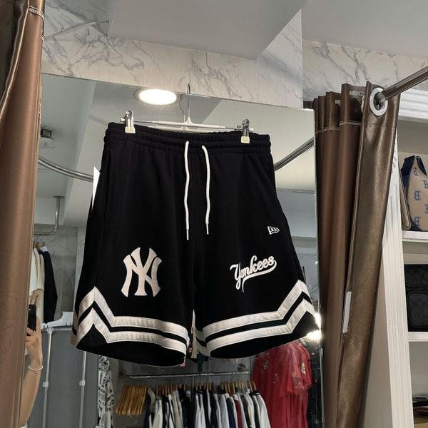  2656 - HÀNG CHÍNH HÃNG - QUẦN SHORT NEW ERA - NY YANKEES KẺ LINE - ĐEN - CODE: 18887898 