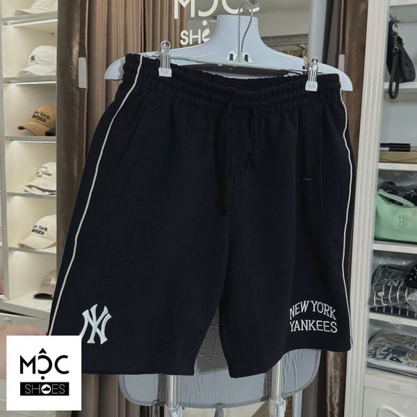 2675 - HÀNG CHÍNH HÃNG - QUẦN SHORT NEW ERA - NY YANKEES SỌC HÔNG - ĐEN - CODE: 13335699 