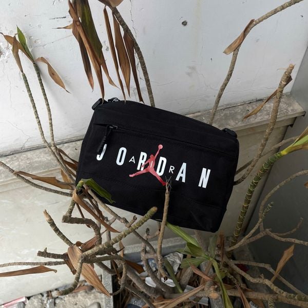  2701 - HÀNG CHÍNH HÃNG - TÚI JORDAN - CROSS BODY BIG LOGO - CODE: SM9031 023 