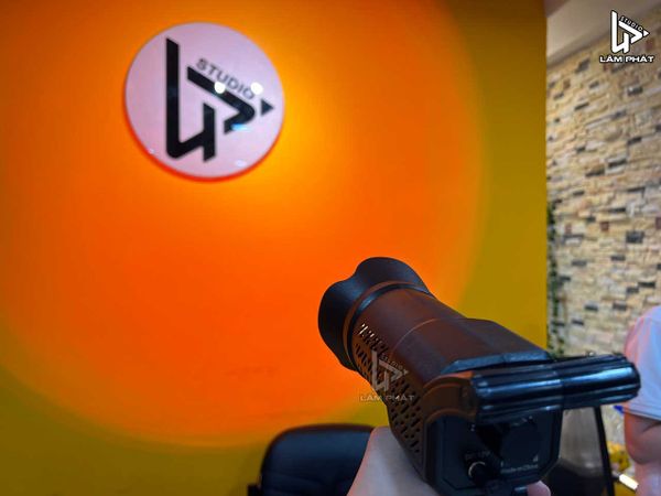 Đèn FSD-168 Led Spotlight RGB trợ sáng chụp ảnh quay video ánh sáng linh hoạt