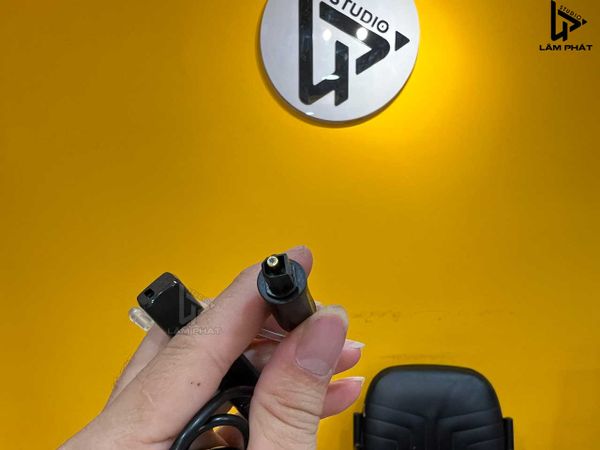 Bộ phát Bluetooth 5.0 Ugreen cổng Optical hỗ trợ âm thanh chất lượng cao.