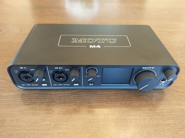 Combo Thu Âm MOTU M4 Và Micro Takstar TAK55 Phụ Kiện Tốt