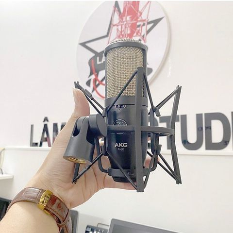 Combo Thu Âm MOTU M4 Và Micro AKG P420 Phụ Kiên Tốt
