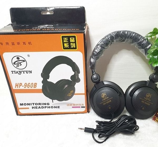 Bộ Thu Âm Focusrite 2i2 3rd Gen Và Mic Takstar Tak55 - Phụ Kiện Xịn