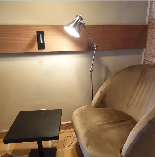  Đèn đứng thân dài kim loại sắt 3 khớp nối - MST08 