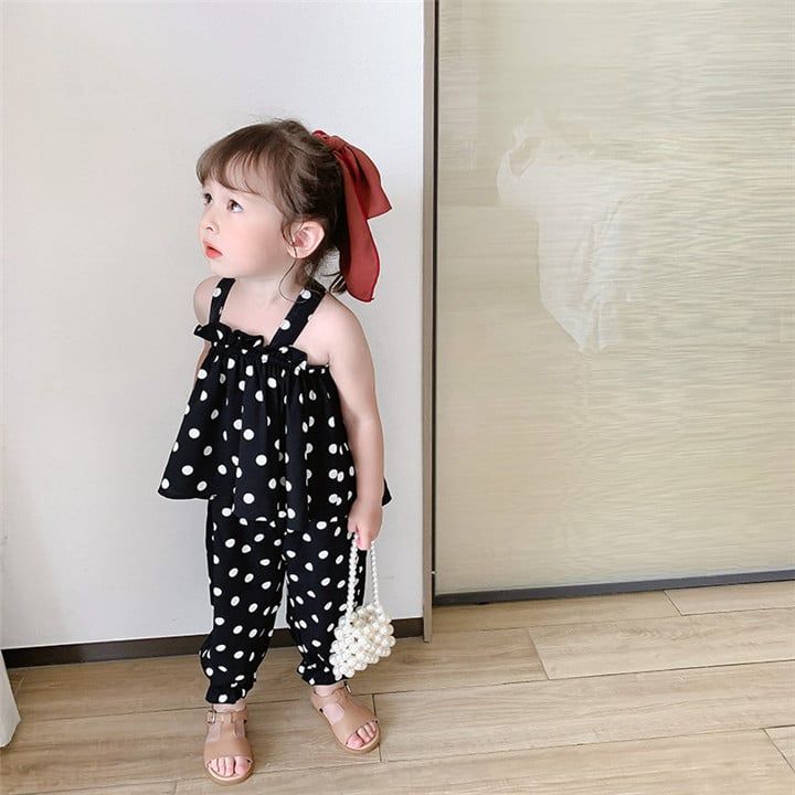 Bộ đồ mùa hè cho bé gái LOBY thiết kế áo dây thoáng mát B0103002
