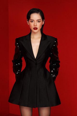 Váy cổ vest tay kim sa