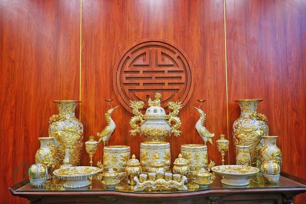  Bộ đồ thờ cúng Bát Tràng gia tiên men rạn dát vàng đắp nổi ban thờ 1m97 2m17 