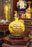  Bình phong thủy thu hút tài lộc Gốm sứ Bát Tràng dát vàng cao cấp HLVHTBDV 