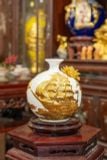  Bình phong thủy thu hút tài lộc Gốm sứ Bát Tràng dát vàng cao cấp HLVHTBDV 