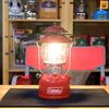 Đèn măng xông Vintage Coleman Single Mantle Red Lantern 200A Date 8/1970 ( Used )