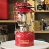 Đèn măng xông Vintage Coleman Single Mantle Red Lantern 200A Date 7/1972 ( Used )