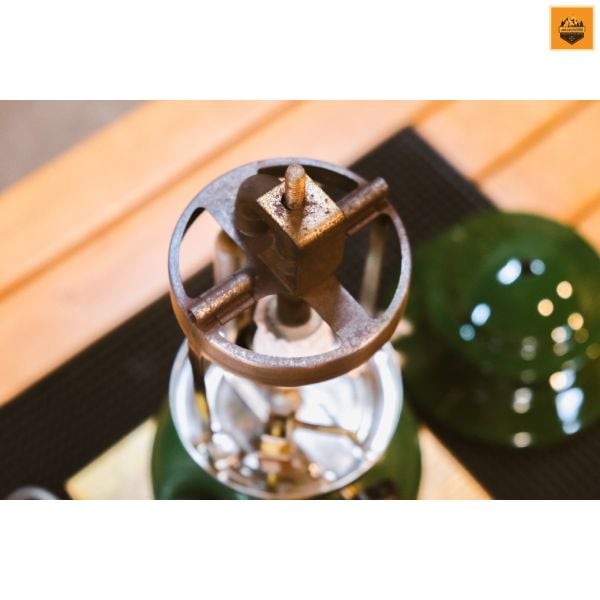 Đèn măng xông Coleman Vintage Single Mantle 201 Kerosene Green Lantern Date1981 ( Used )