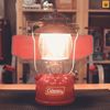 Đèn măng xông Vintage Coleman Single Mantle Red Lantern 200A Date 9/1958 ( Used )