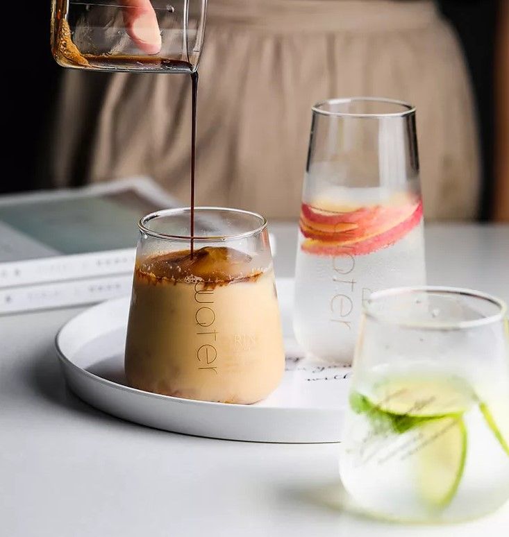 Ly thuỷ tinh đáy tròn hoa văn chữ hiện đại