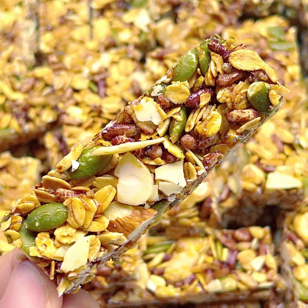 GRANOLA - THANH GẠO LỨT MIX HẠT DINH DƯỠNG, KHOAI MÔN, BÍ ĐỎ, HẠT SEN, ĐẬU ĐEN, RONG BIỂN