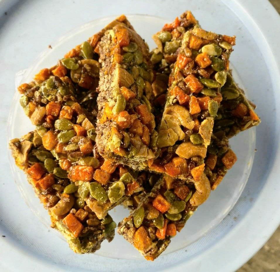 GRANOLA - THANH GẠO LỨT MIX HẠT DINH DƯỠNG, KHOAI MÔN, BÍ ĐỎ, HẠT SEN, ĐẬU ĐEN, RONG BIỂN