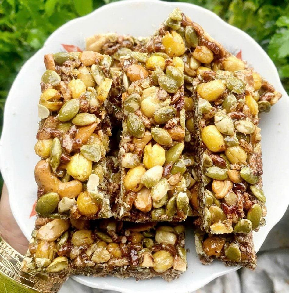 GRANOLA - THANH GẠO LỨT MIX HẠT DINH DƯỠNG, KHOAI MÔN, BÍ ĐỎ, HẠT SEN, ĐẬU ĐEN, RONG BIỂN