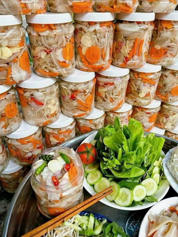 TAI HEO NGÂM CHUA NGỌT