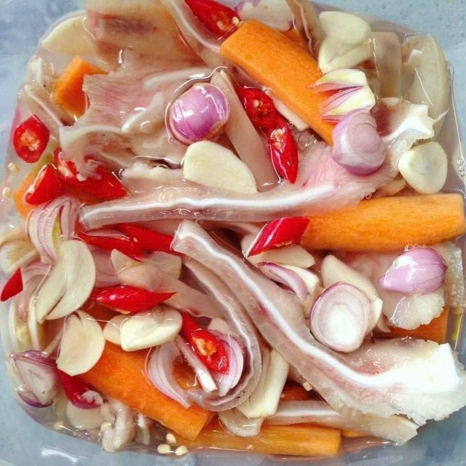 TAI HEO NGÂM CHUA NGỌT