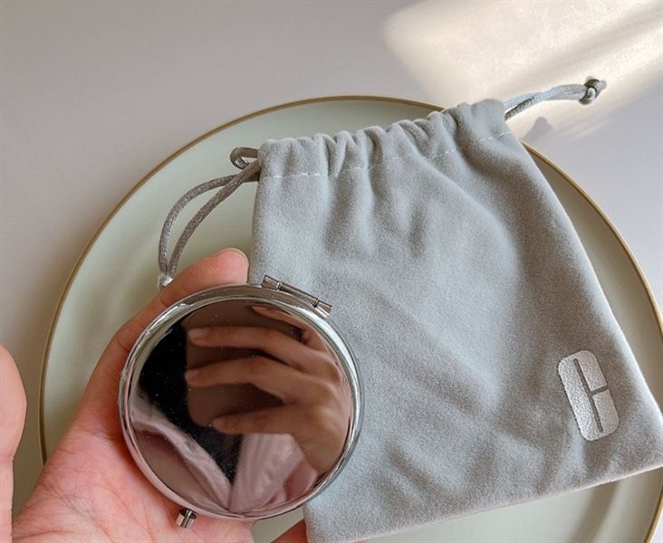  Gương Trang Điểm + Túi Dây Rút Clinique 