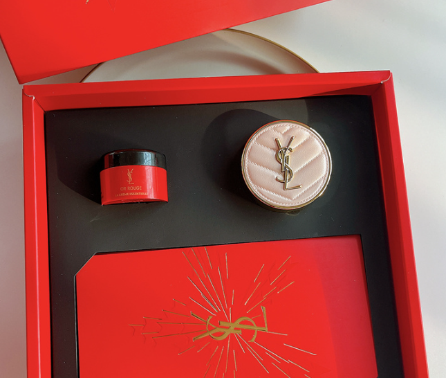  Giftset YSL (Cushion YSL Vỏ Hồng Touche Eclat B10 Mini + Kem Dưỡng YSL OR Rouge 7ml) 