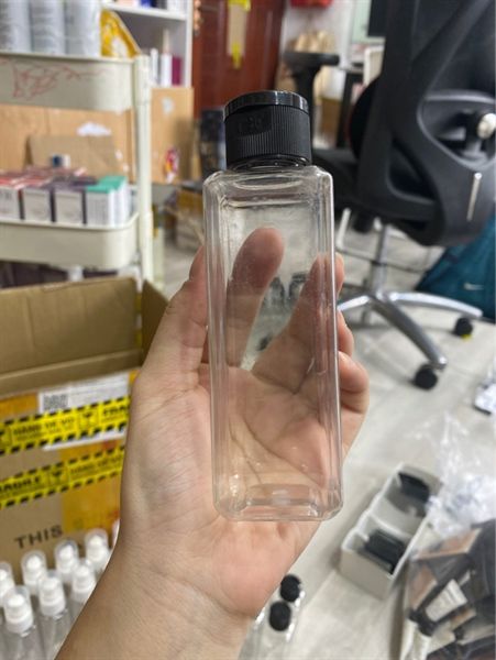 Chai chiết hình vuông nắp đen 100ml 