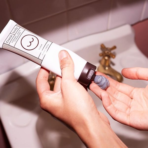  Sữa Rửa Mặt Than Hoạt Tính Frank Body Charcoal Face Cleanser 100ml 