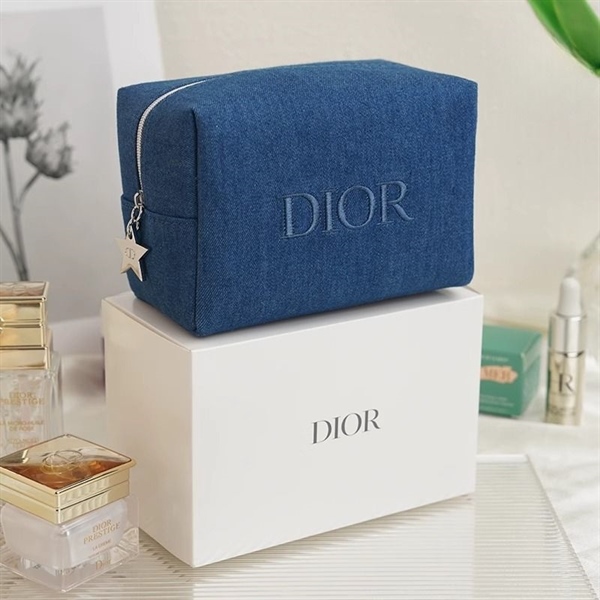 Túi Đựng Mỹ Phẩm Dior Xanh Denim Khoá Sao - 14.5x10x8 – Mỹ Túi Đựng Mỹ Phẩm Dior Xanh Denim Khoá Sao - 14.5x10x8 – Mỹ