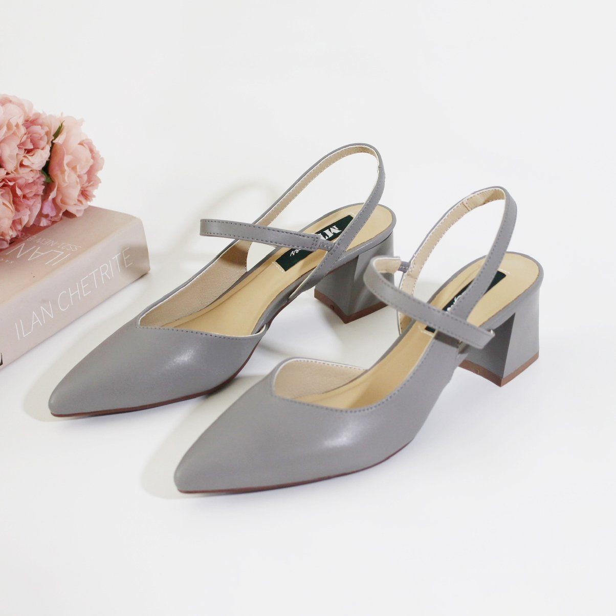  Giày sandal xẻ  tim bít mũi hở gót trụ 5cm 1005 