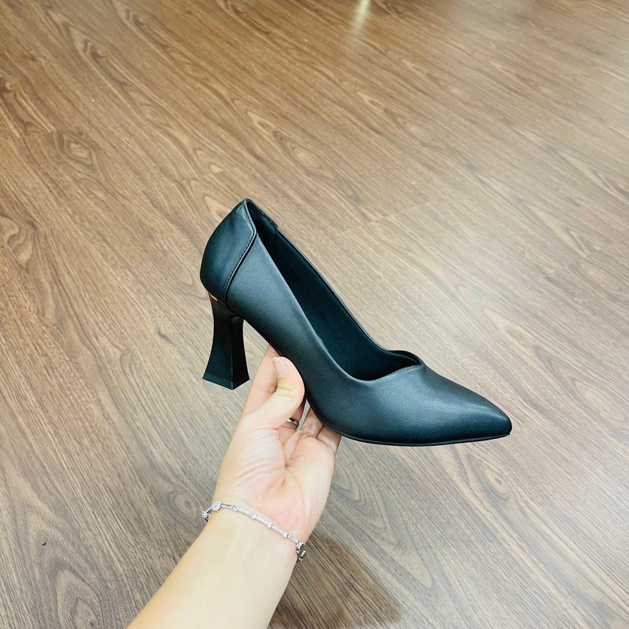  Giày cao gót 7cm ốp đồng xẻ tim giữa MT264 