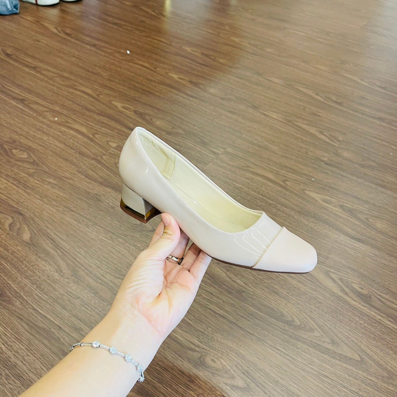  Giày cao gót 3cm, mũi vuông đắp da MT272 