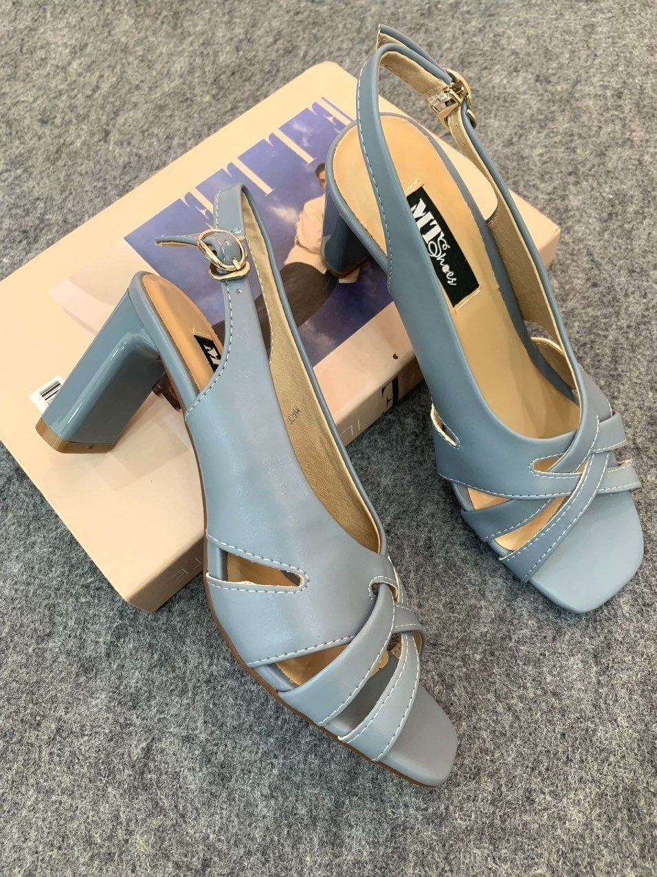  Giày sandal nữ gót trụ 7cm , sục hở mũi 484 