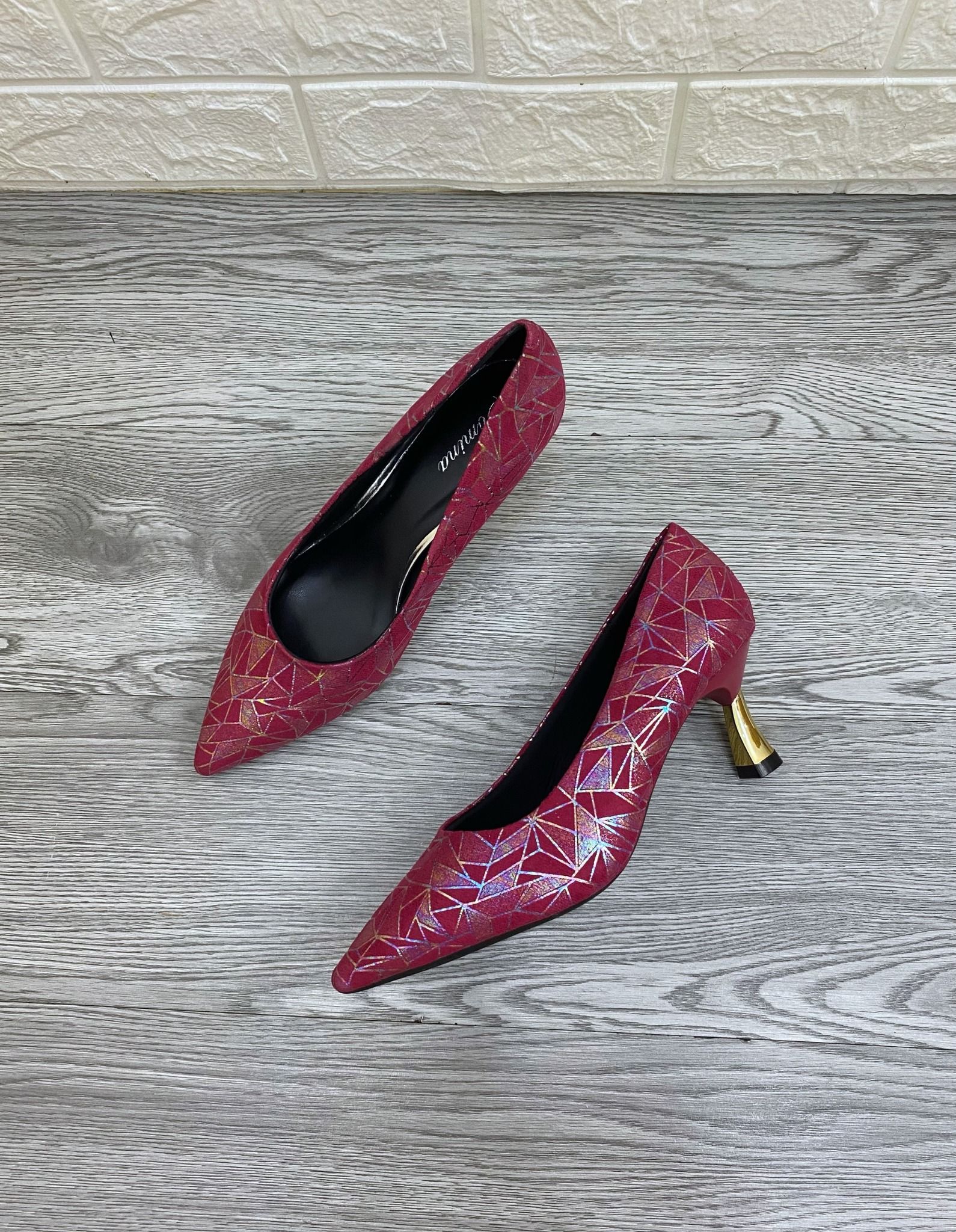  Giày VIP hoạ tiết nỉ, gót ốp đồng 5cm MT3170 