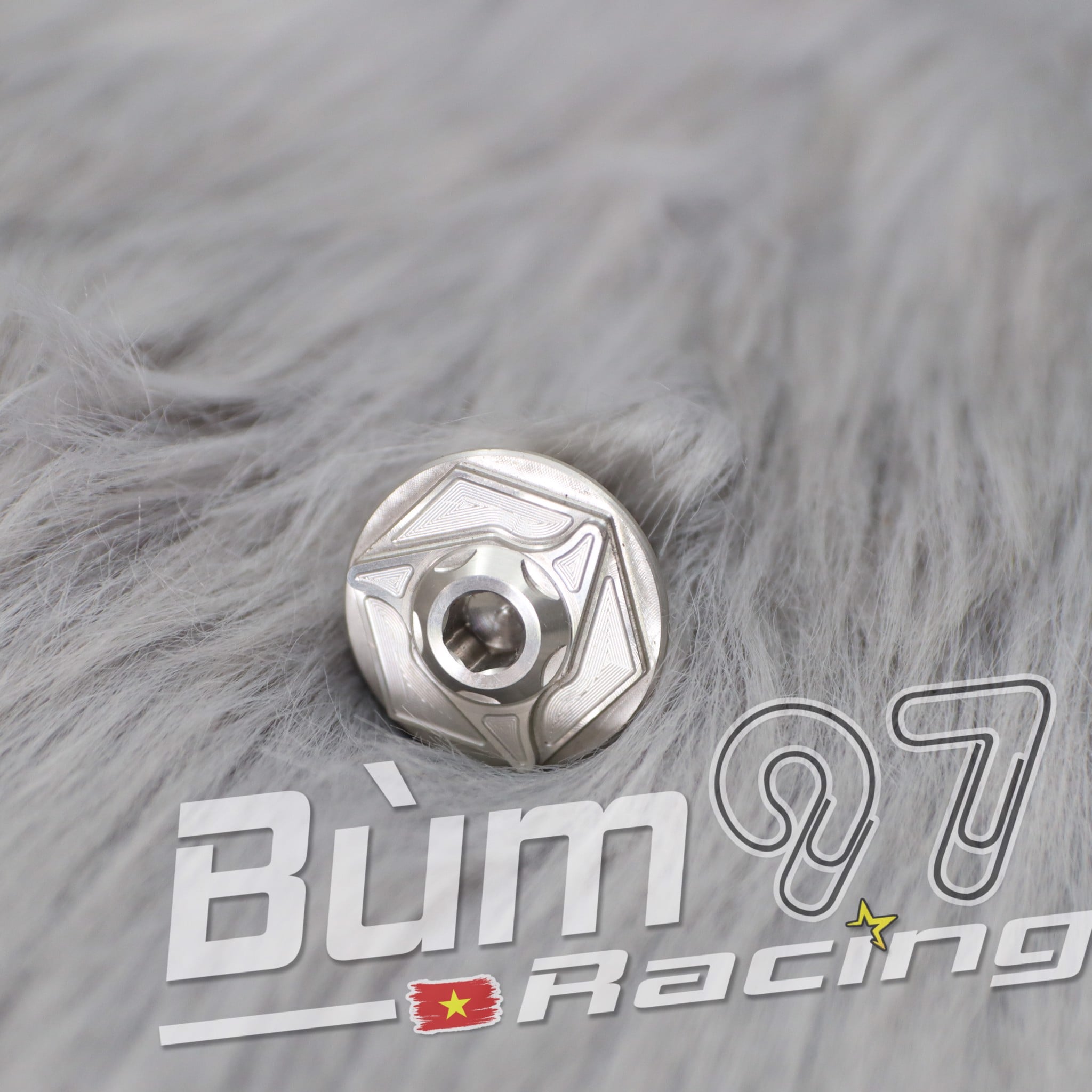 Ốc Nắp Nhớt INOX SALAYA mẫu 3 Cạnh