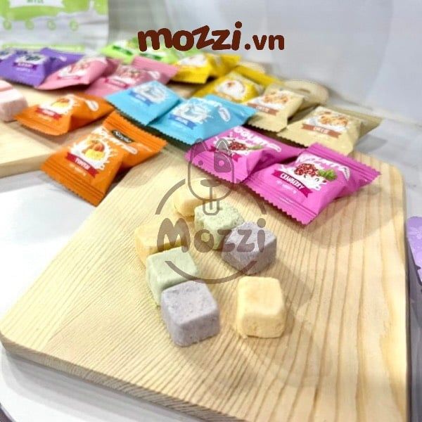 Snack cho mèo Yogurt Yums Sữa chua sấy KitCat gói 10gr