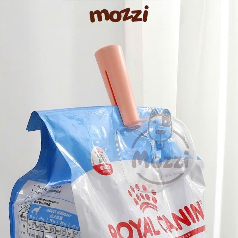 Thìa muổng trong suốt xúc thức ăn hạt gắn kẹp miệng túi