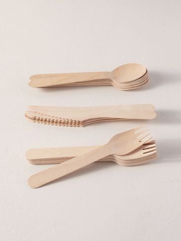 Hình ảnh BỘ DAO MUỖNG NĨA GỖ KOKUSAI 006194 đa năng trong gian bếp